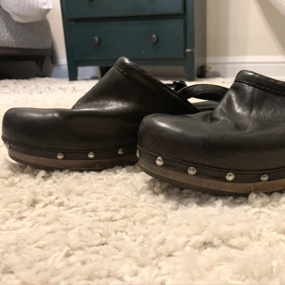 Frye clogs